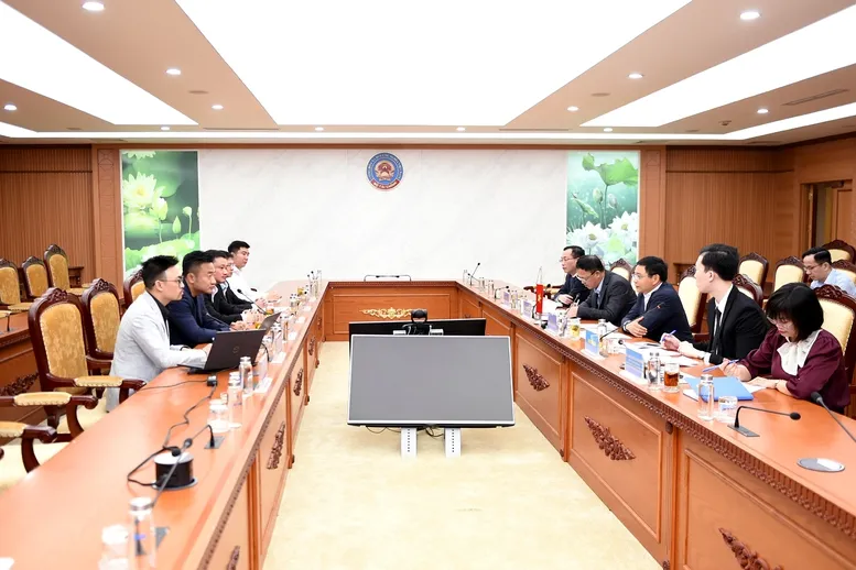 Bakan Nguyen Van Thang, Bay Ben Zhou ile Görüştü. Kaynak: Vietnam Hükümeti Çevrimiçi Gazetesi